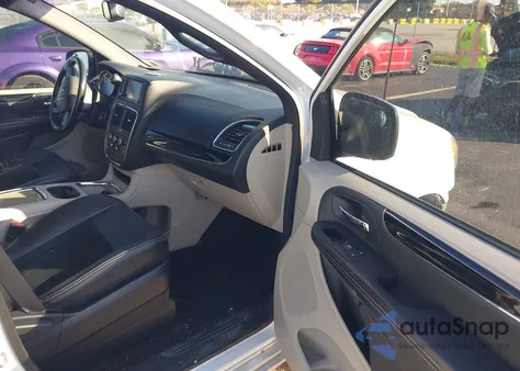 2016 Dodge Grand Caravan Sxt z USA, uszkodzony, nr VIN 2C4RDGCGXGR368358